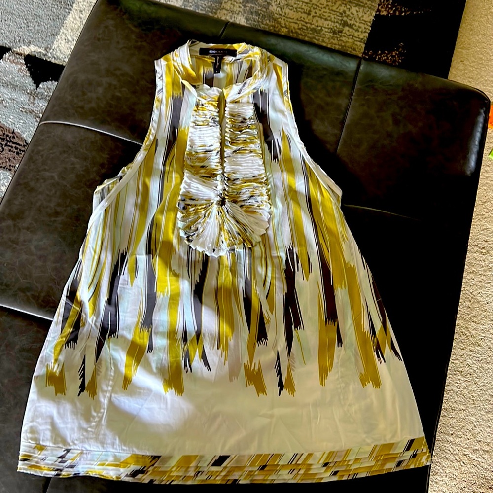 BCBG Maxazria  Sleevless Top Size M